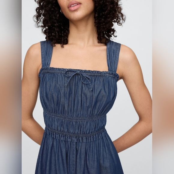 NWT GAP Smocked Midi Dress Medium Dark Wash - Picture 2 of 6